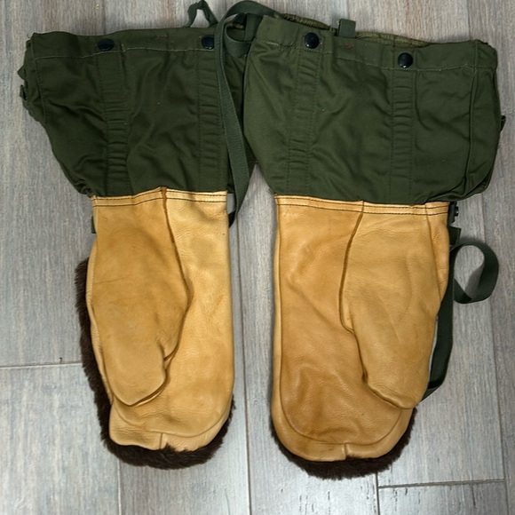 Vintage Army USAF ARCTIC Extreme Cold MITTENS Gloves. Leather Wool Snowmobile M - Picture 1 of 16